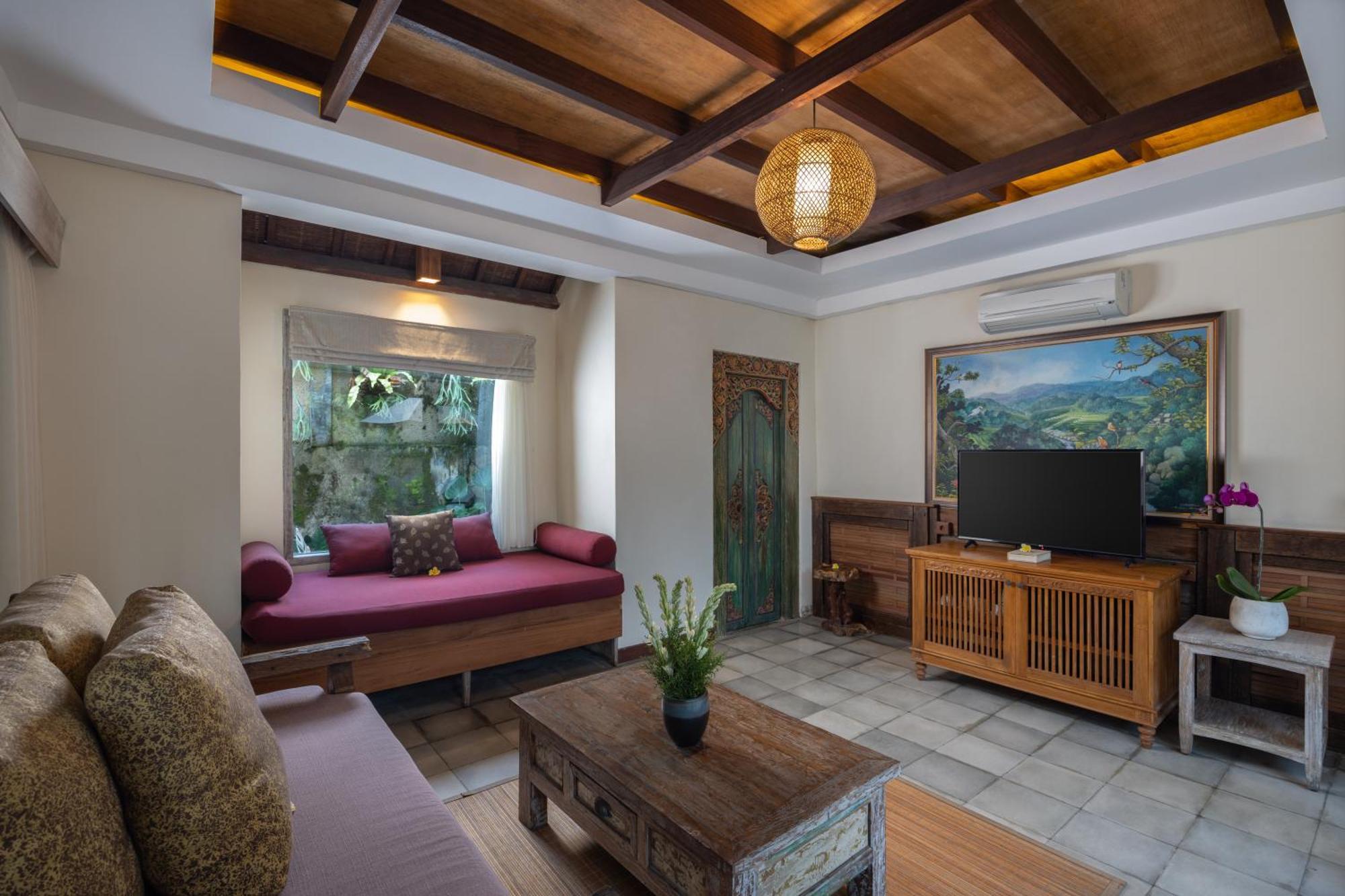 Pramana Watu Kurung Hotel Ubud  Exterior photo Living room