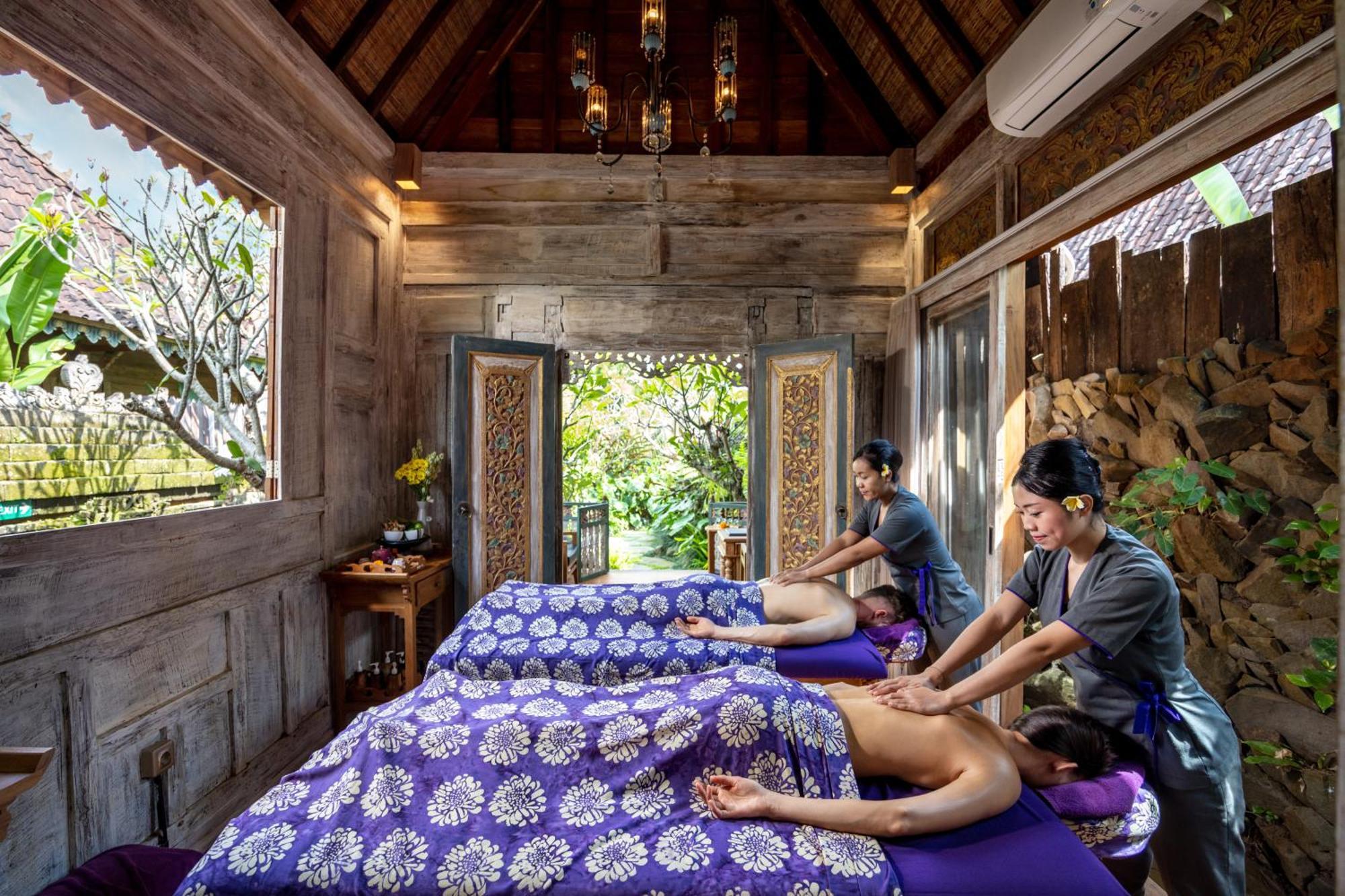 Pramana Watu Kurung Hotel Ubud  Exterior photo Thai massage at a spa