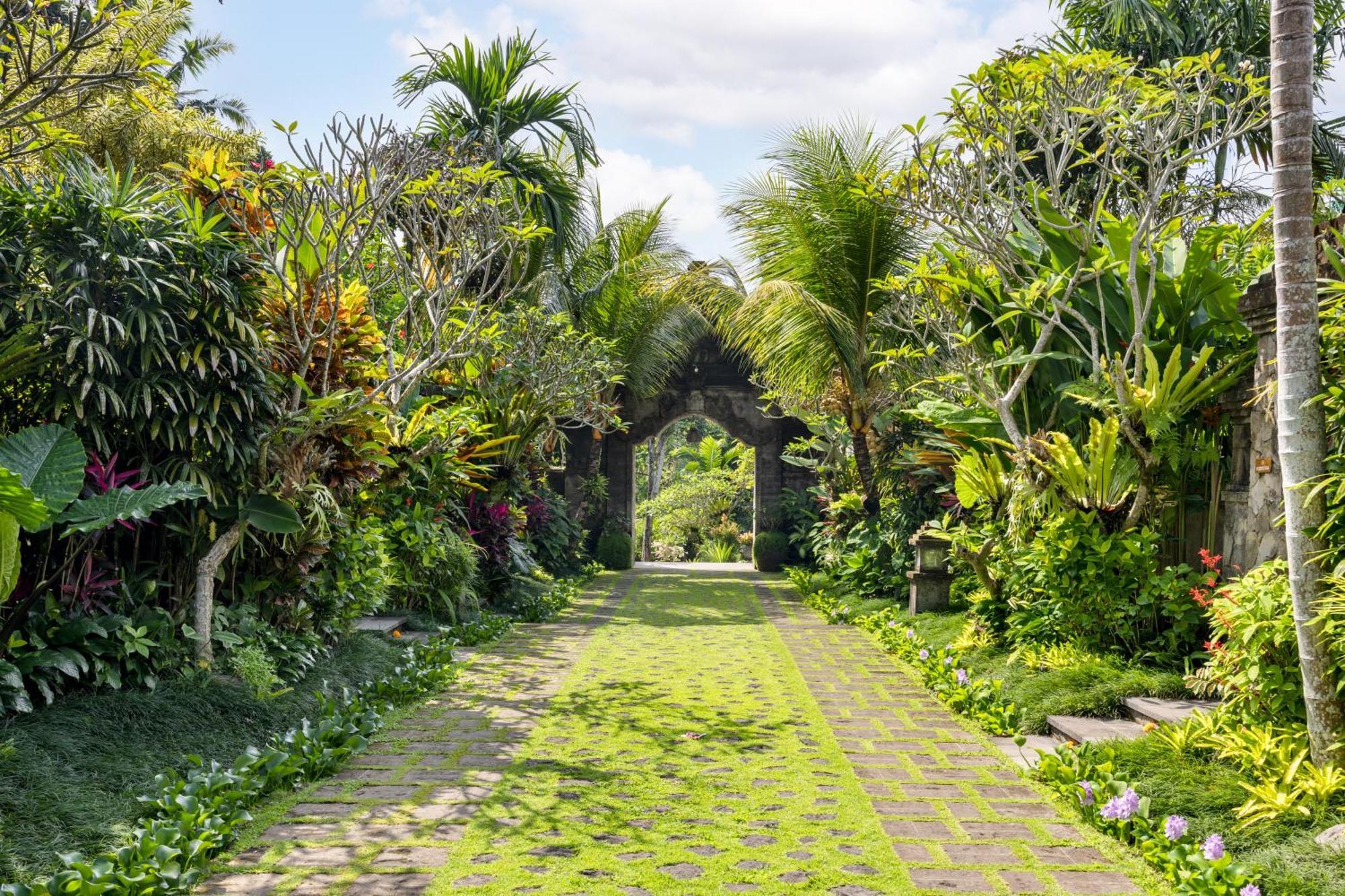 Pramana Watu Kurung Hotel Ubud  Exterior photo Entrance to the botanical garden